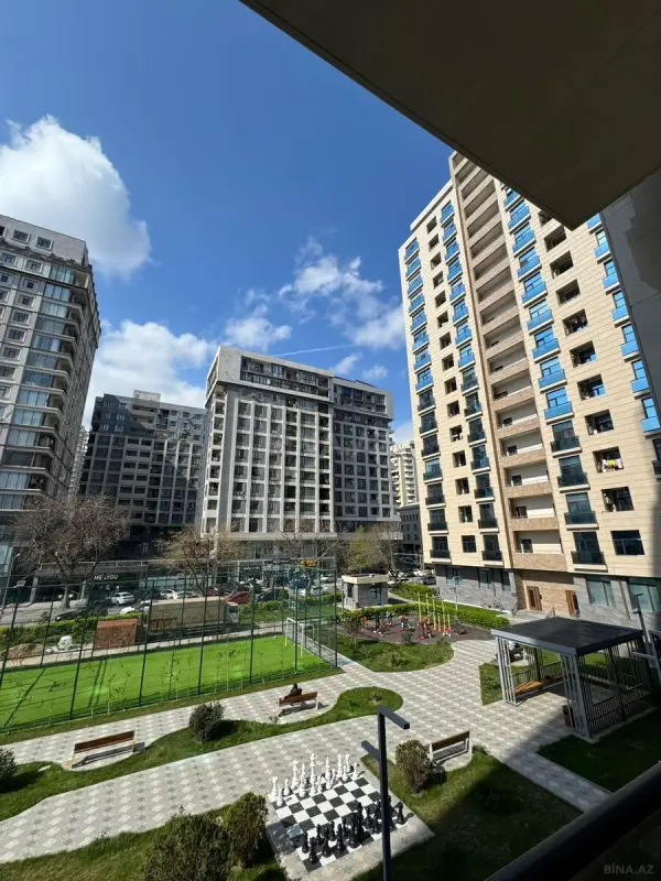 Satılır 4 otaqlı mənzil 195 m²