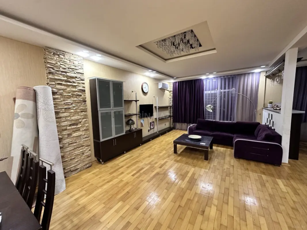 Kirayə verilir 3 otaqlı mənzil 150 m²