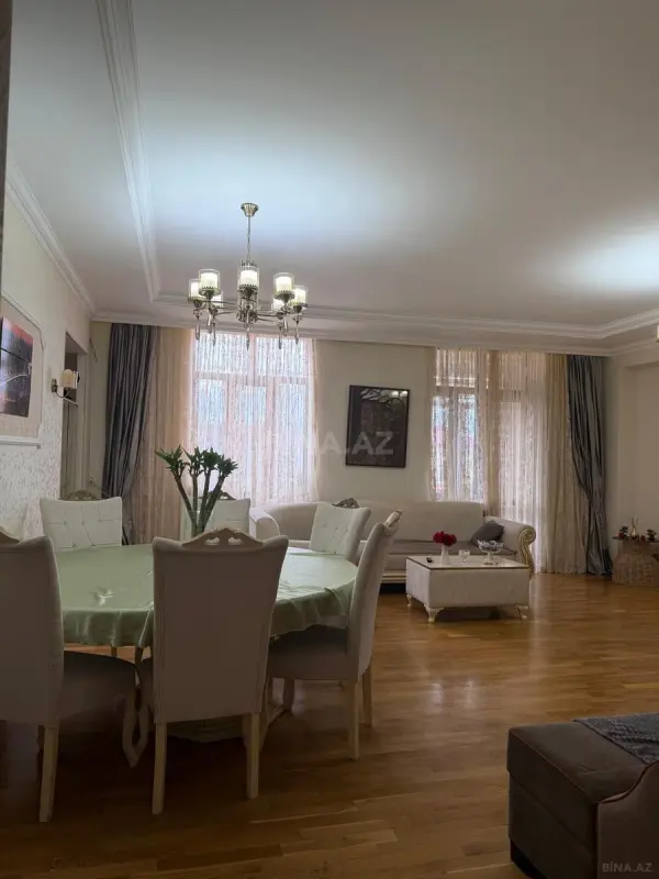 Satılır 3 otaqlı mənzil 175 m²