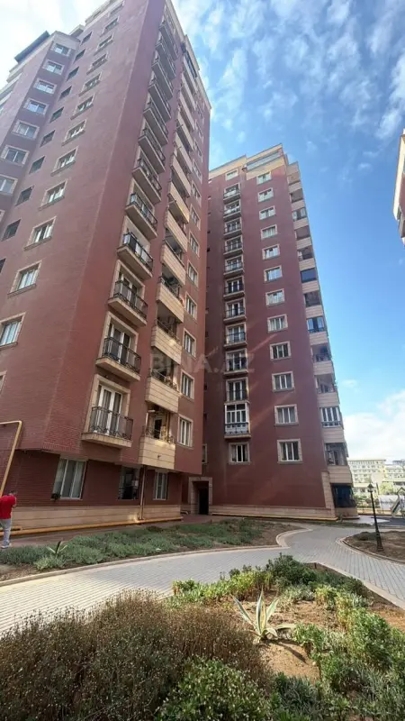 Satılır 3 otaqlı mənzil 118 m²