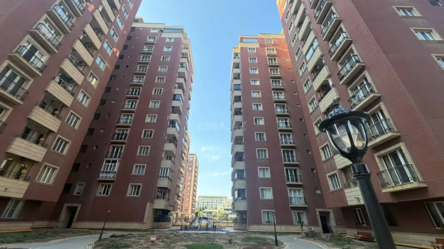 Satılır 4 otaqlı mənzil 186 m²