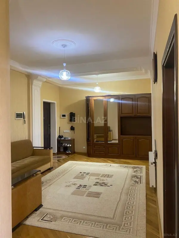 Satılır 2 otaqlı mənzil 104 m²