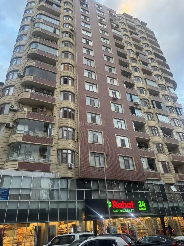 Satılır 4 otaqlı mənzil 149 m²