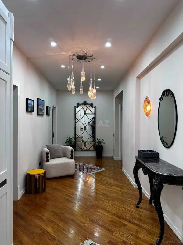 Kirayə verilir 3 otaqlı mənzil 141 m²