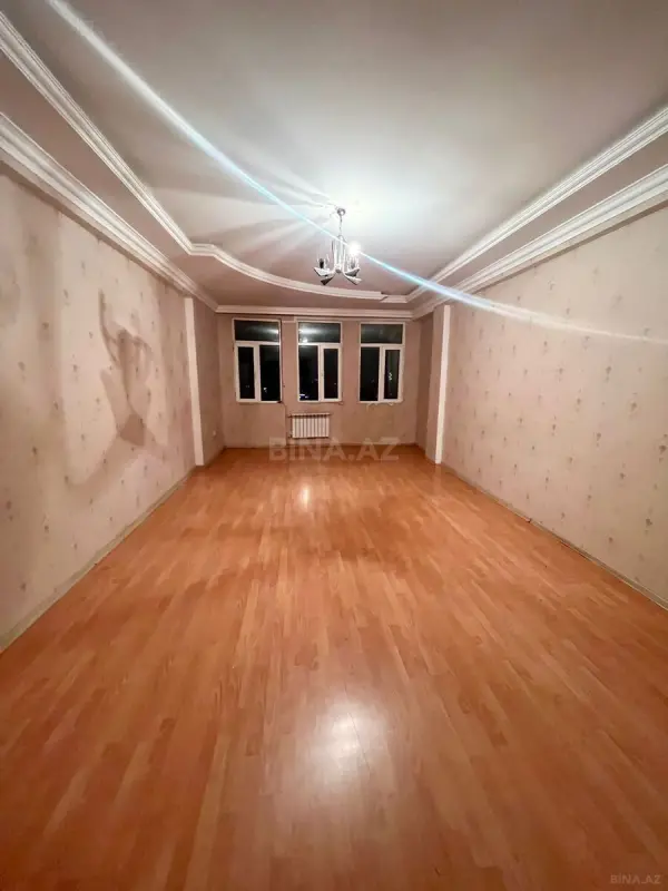 Satılır 3 otaqlı mənzil 140 m²