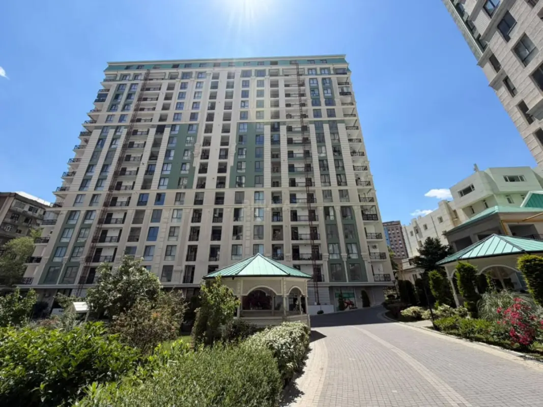 Satılır 2 otaqlı mənzil 92 m²