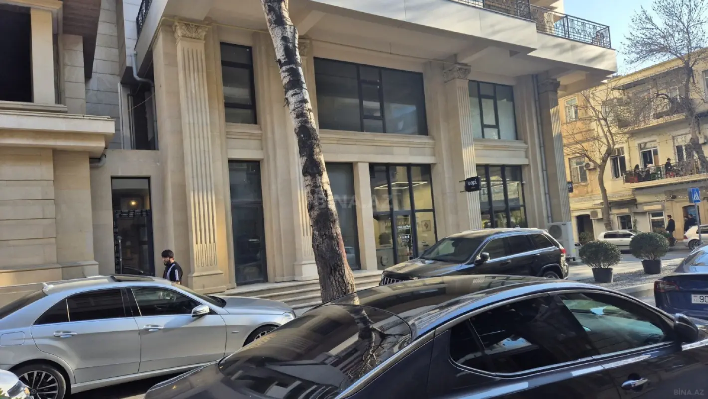 Satılır obyekt 335 m²