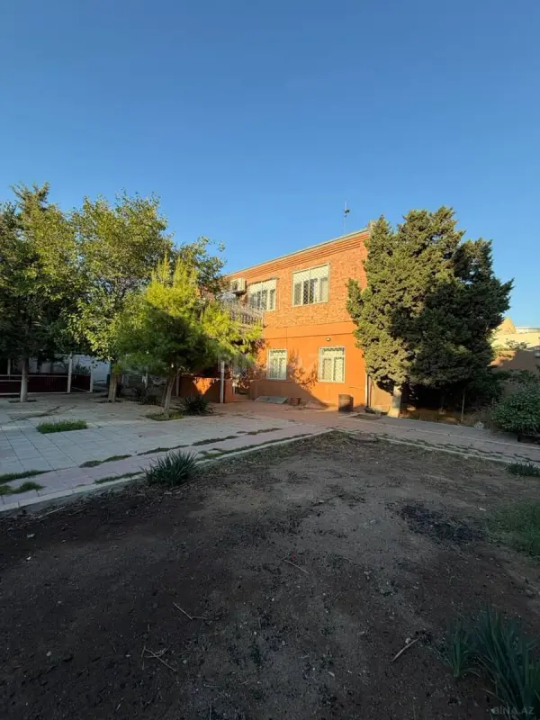 Satılır 6 otaqlı həyət evi 250 m²