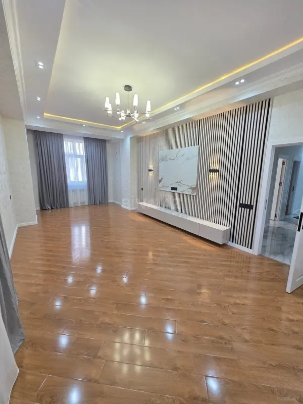 Satılır 3 otaqlı mənzil 130 m²