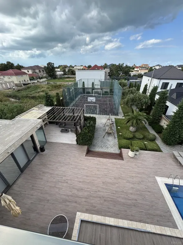 Kirayə verilir 8 otaqlı həyət evi 400 m²
