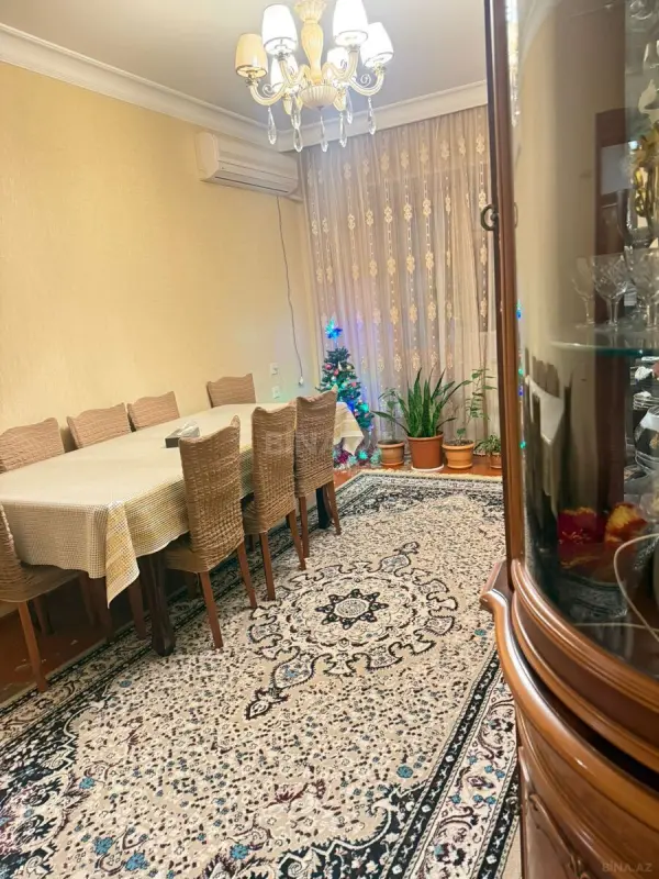 Satılır 4 otaqlı mənzil 120 m²