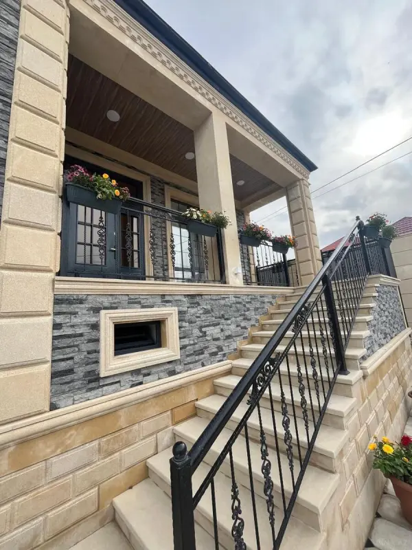 Satılır 8 otaqlı həyət evi 225 m²