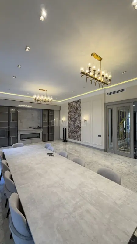 Satılır 4 otaqlı mənzil 205 m²