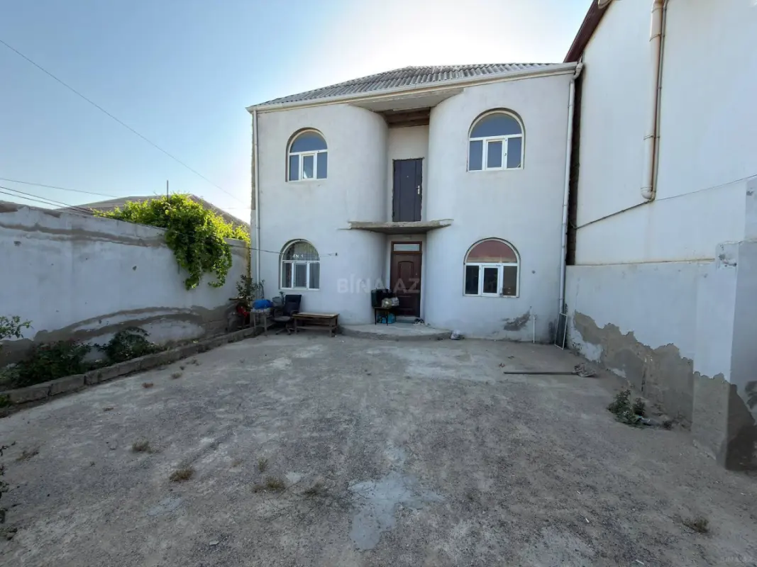 Satılır 5 otaqlı həyət evi 180 m²