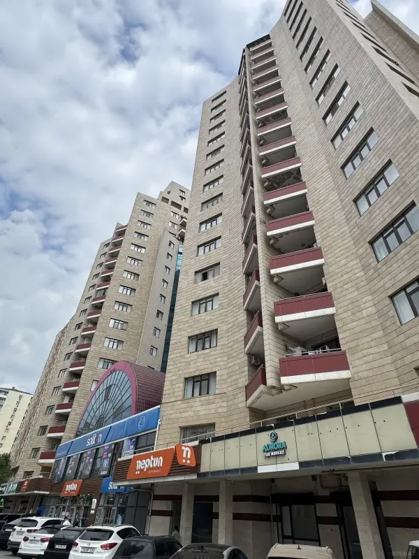 Satılır 4 otaqlı mənzil 185 m²