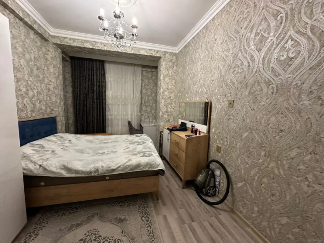 Satılır 4 otaqlı mənzil 157 m²