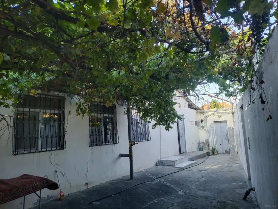 Satılır 4 otaqlı həyət evi 350 m²