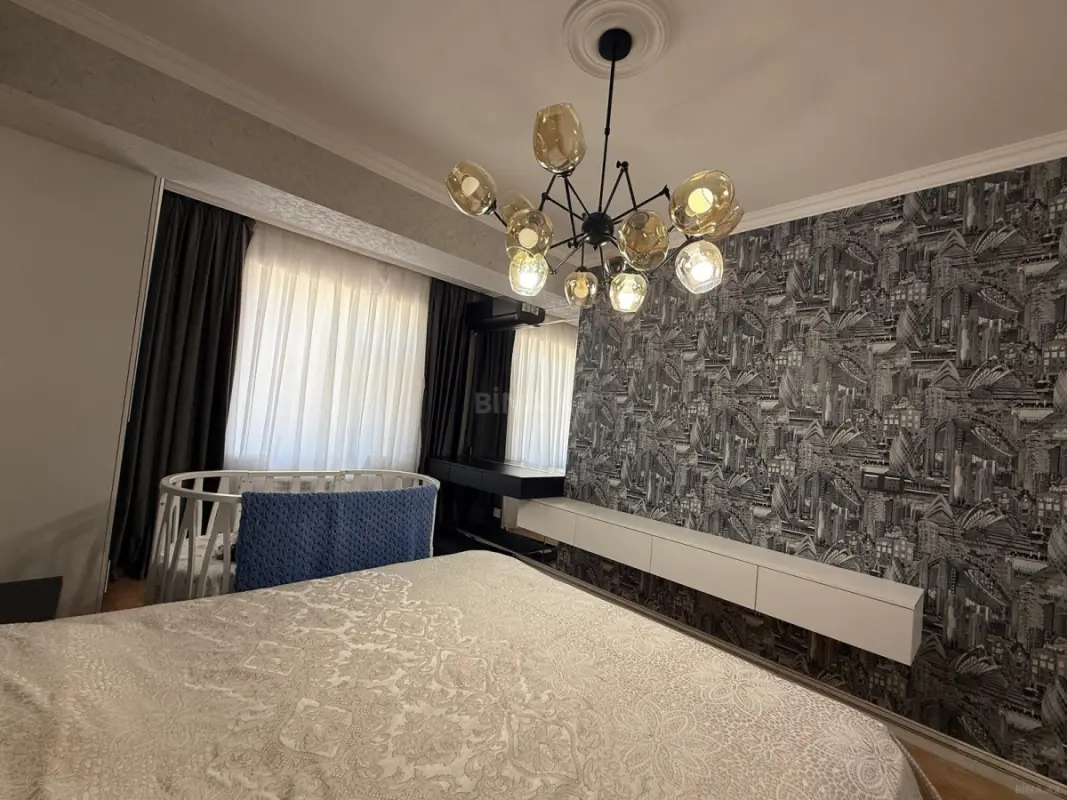 Satılır 4 otaqlı mənzil 155 m²
