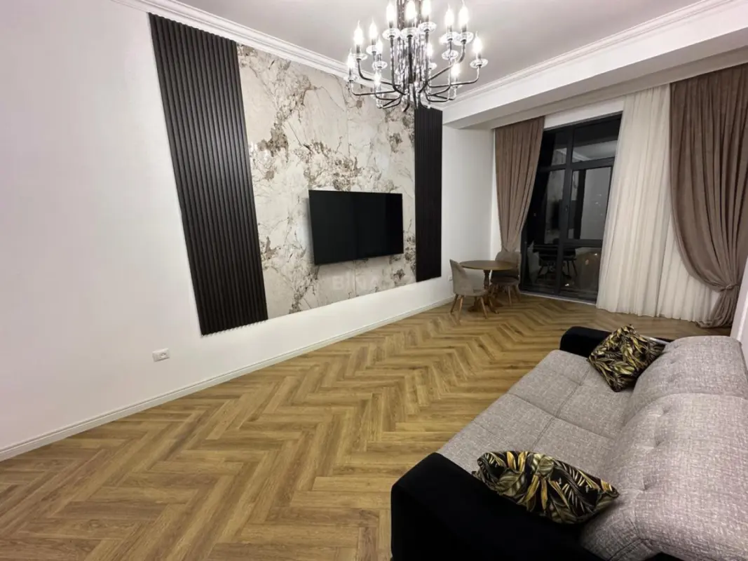 Kirayə verilir 2 otaqlı mənzil 110 m²