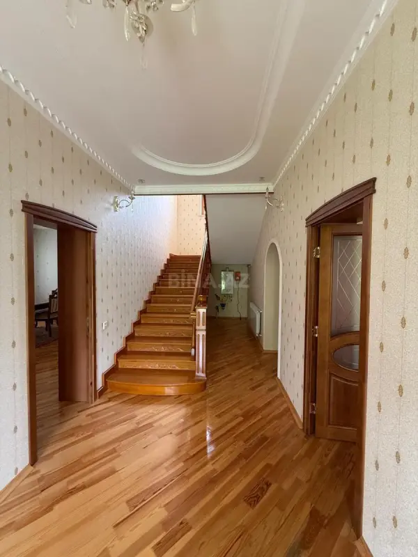 Satılır 5 otaqlı həyət evi 230 m²