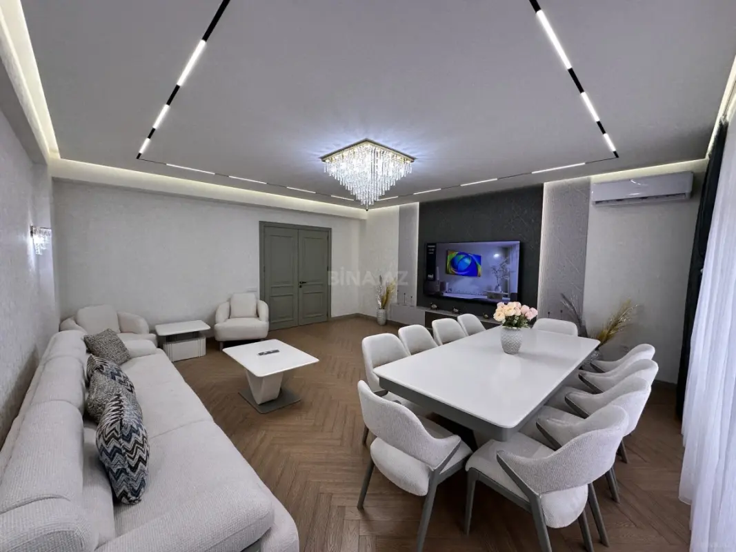 Satılır 4 otaqlı mənzil 186 m²