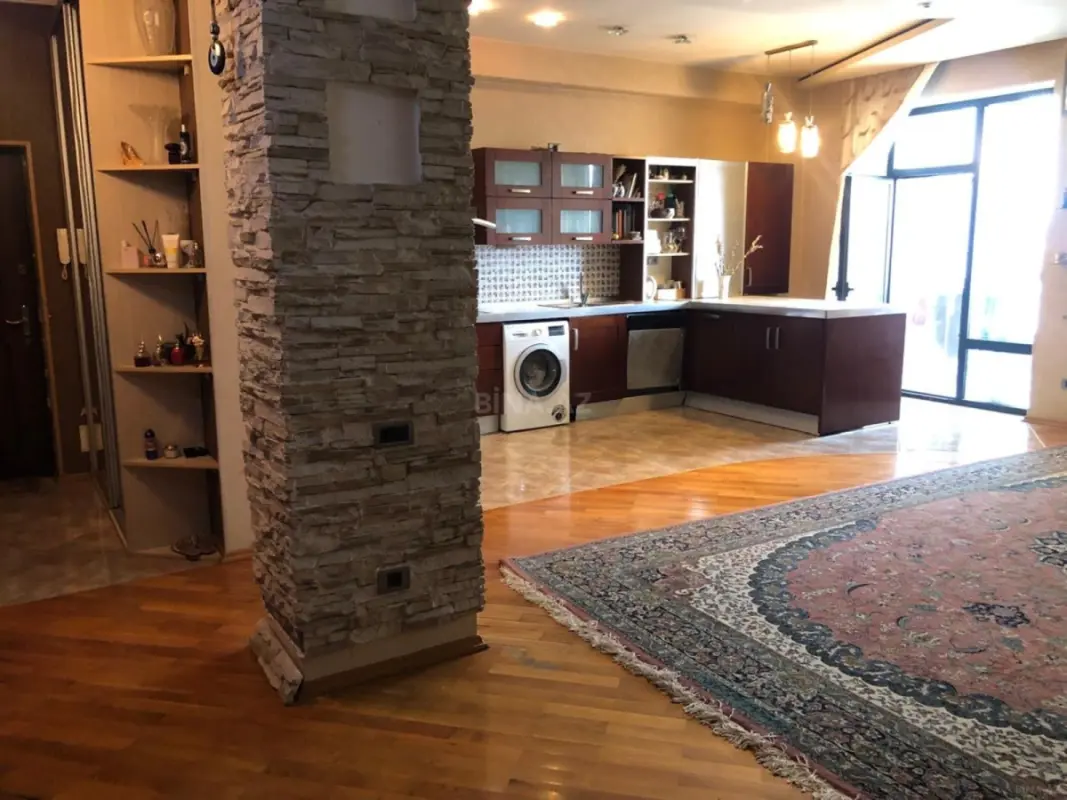Satılır 3 otaqlı mənzil 116.2 m²