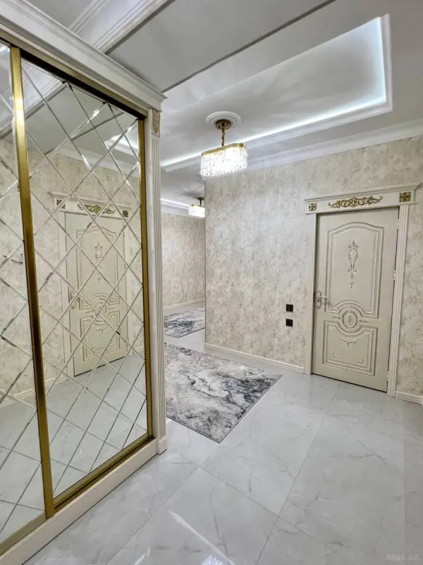 Satılır 3 otaqlı mənzil 180 m²