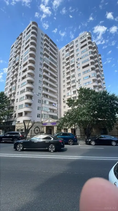 Kirayə verilir 3 otaqlı mənzil 140 m²