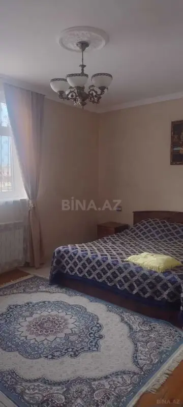Satılır 8 otaqlı həyət evi 300 m²