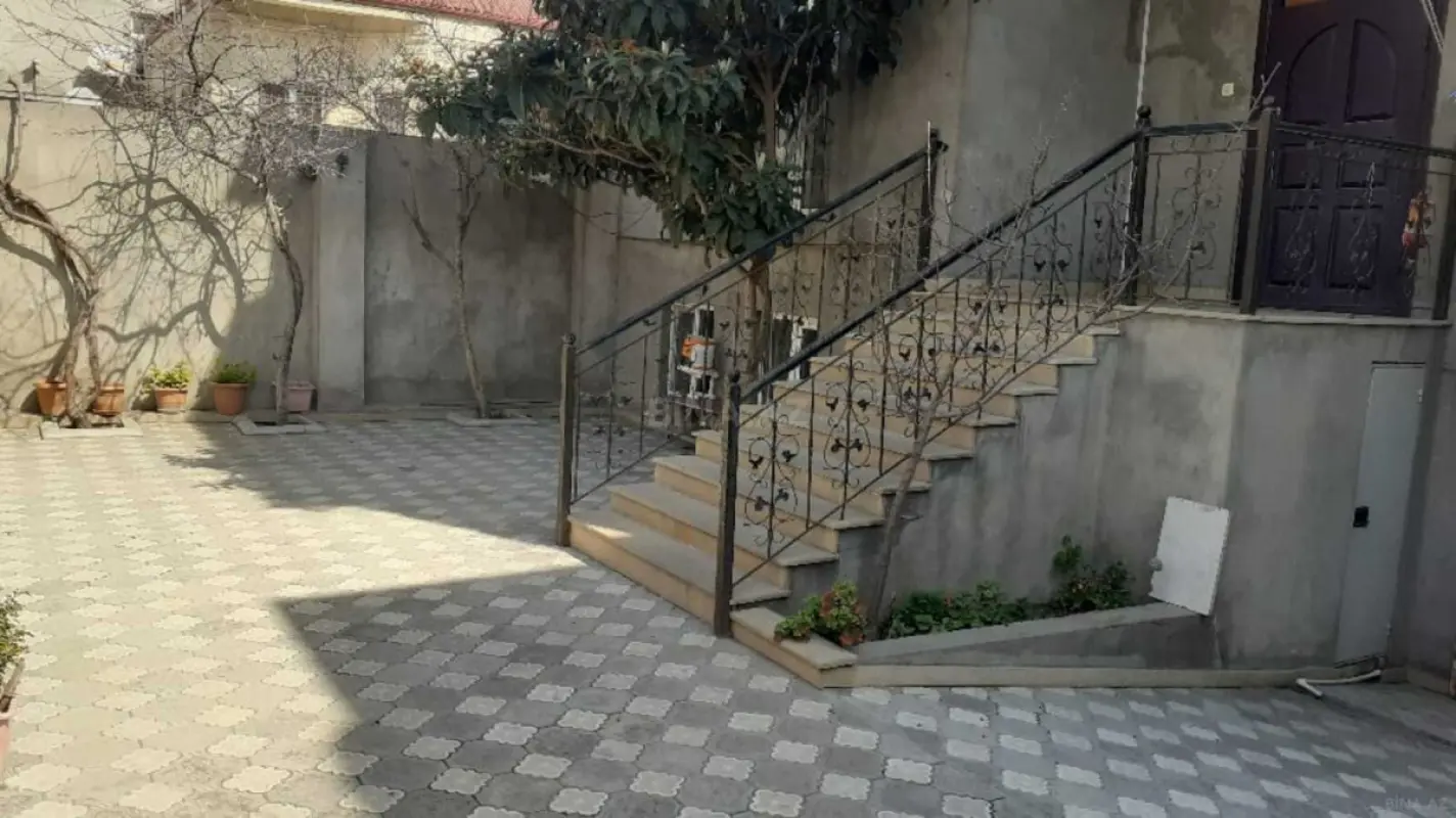 Satılır 6 otaqlı həyət evi 400 m²