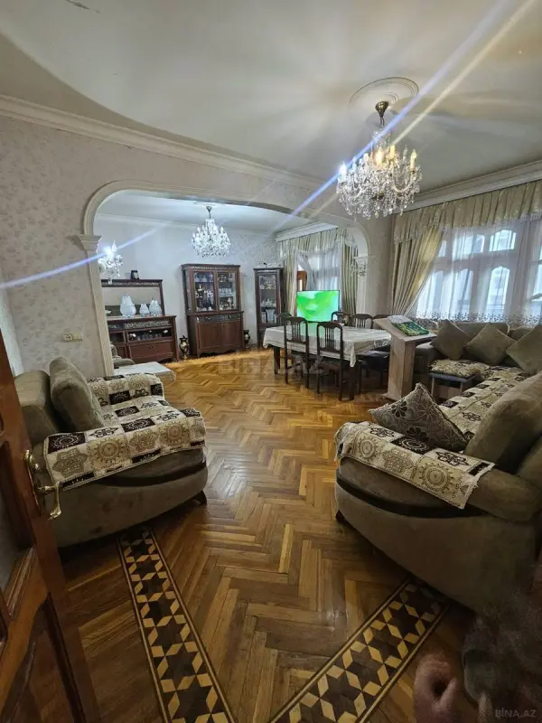 Satılır 5 otaqlı mənzil 130 m²