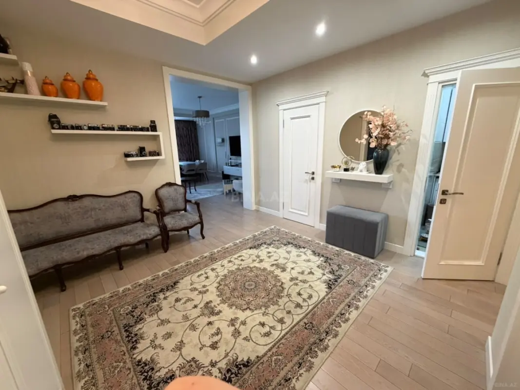 Satılır 3 otaqlı mənzil 141 m²