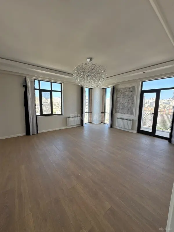 Satılır 2 otaqlı mənzil 85 m²