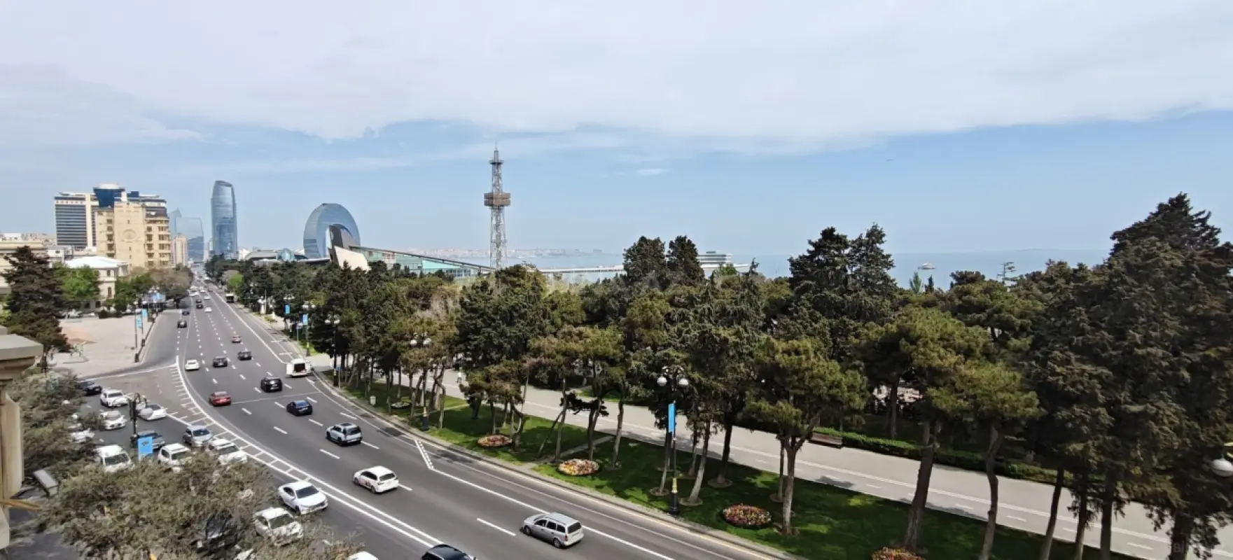 Satılır 4 otaqlı mənzil 200 m²