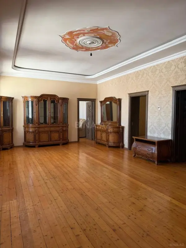 Satılır 4 otaqlı həyət evi 200 m²