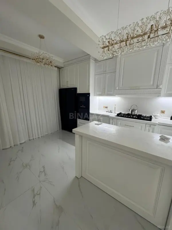 Satılır 3 otaqlı mənzil 145 m²