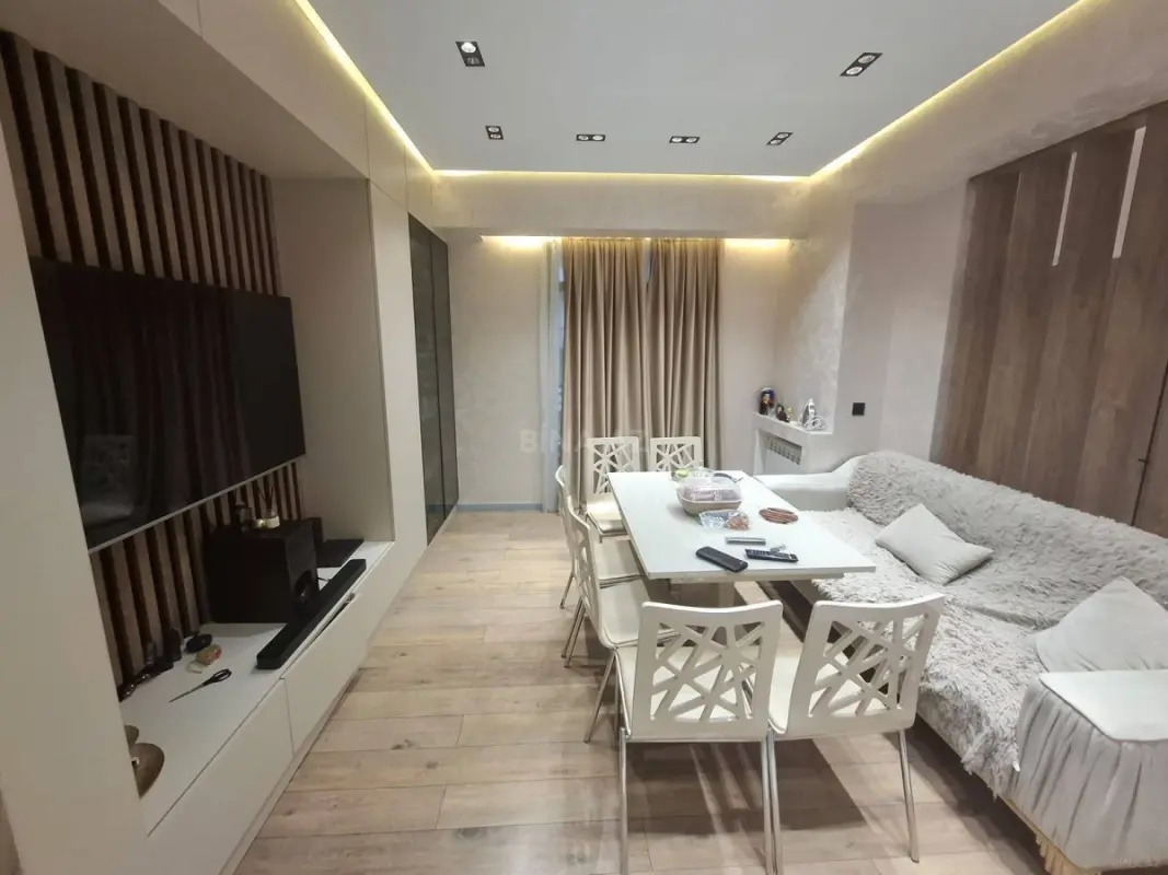 Satılır 2 otaqlı mənzil 64 m²