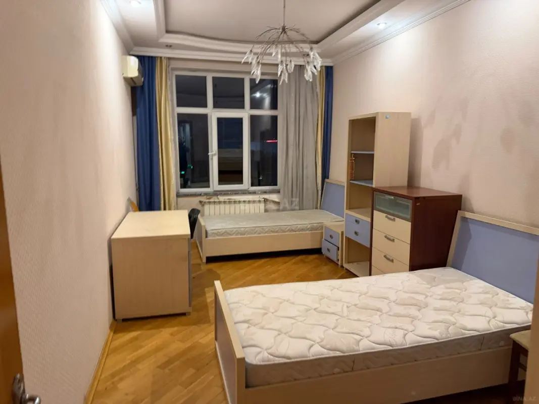 Kirayə verilir 3 otaqlı mənzil 165 m²