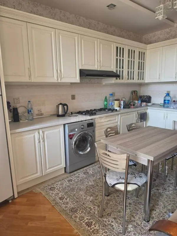 Kirayə verilir 3 otaqlı mənzil 135 m²