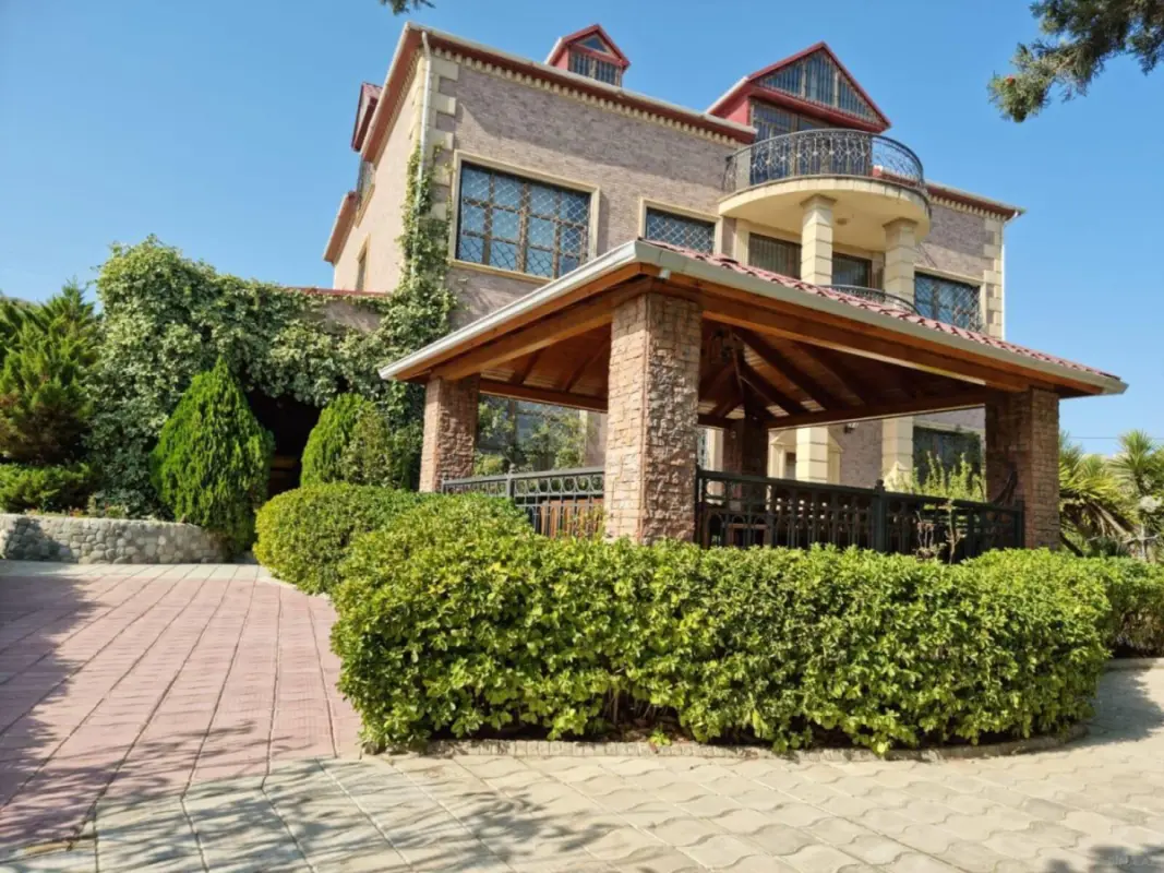 Satılır 7 otaqlı həyət evi 600 m²