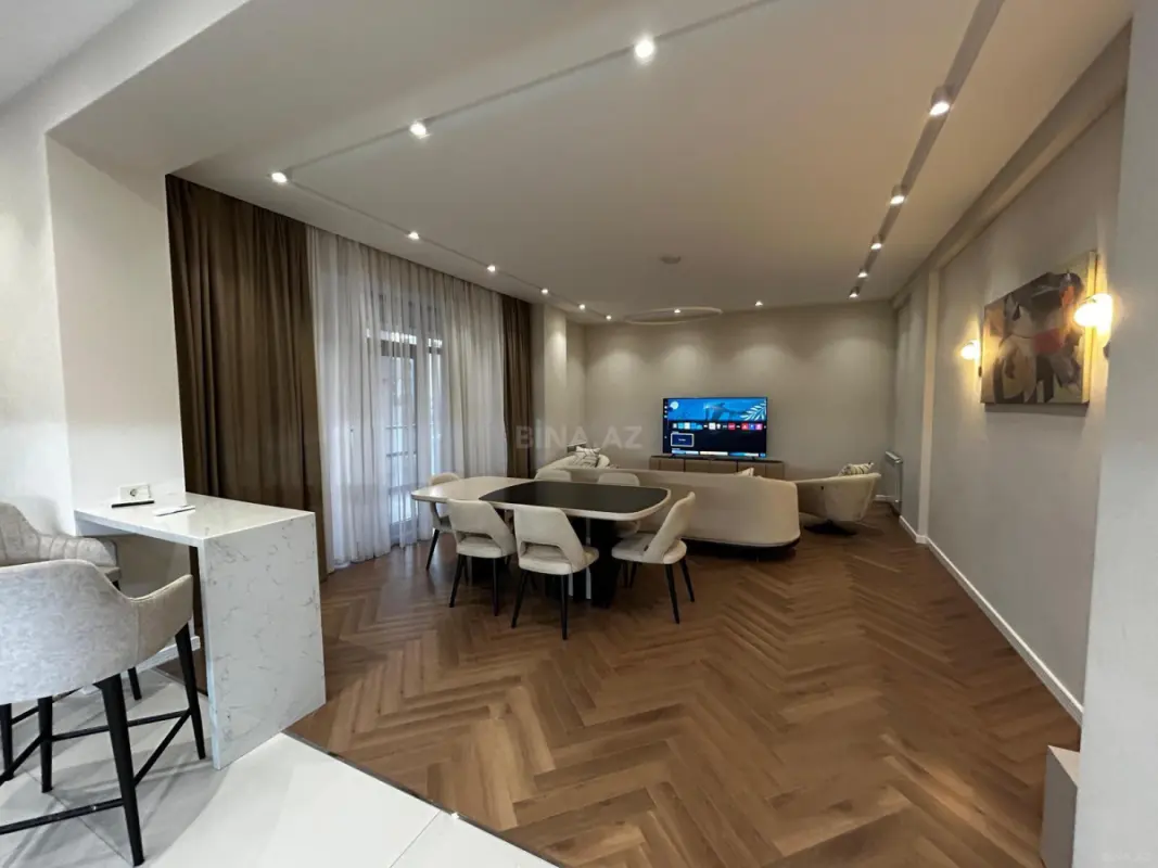 Kirayə verilir 3 otaqlı mənzil 180 m²
