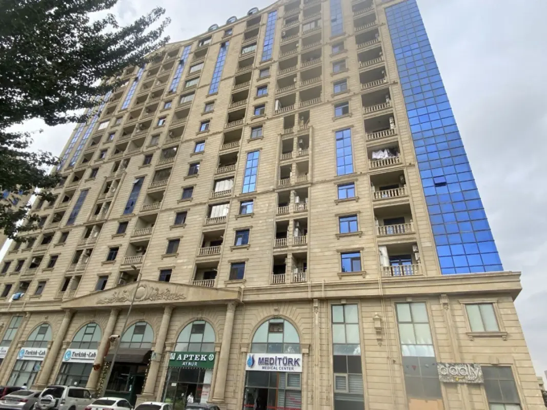 Satılır 3 otaqlı mənzil 136 m²