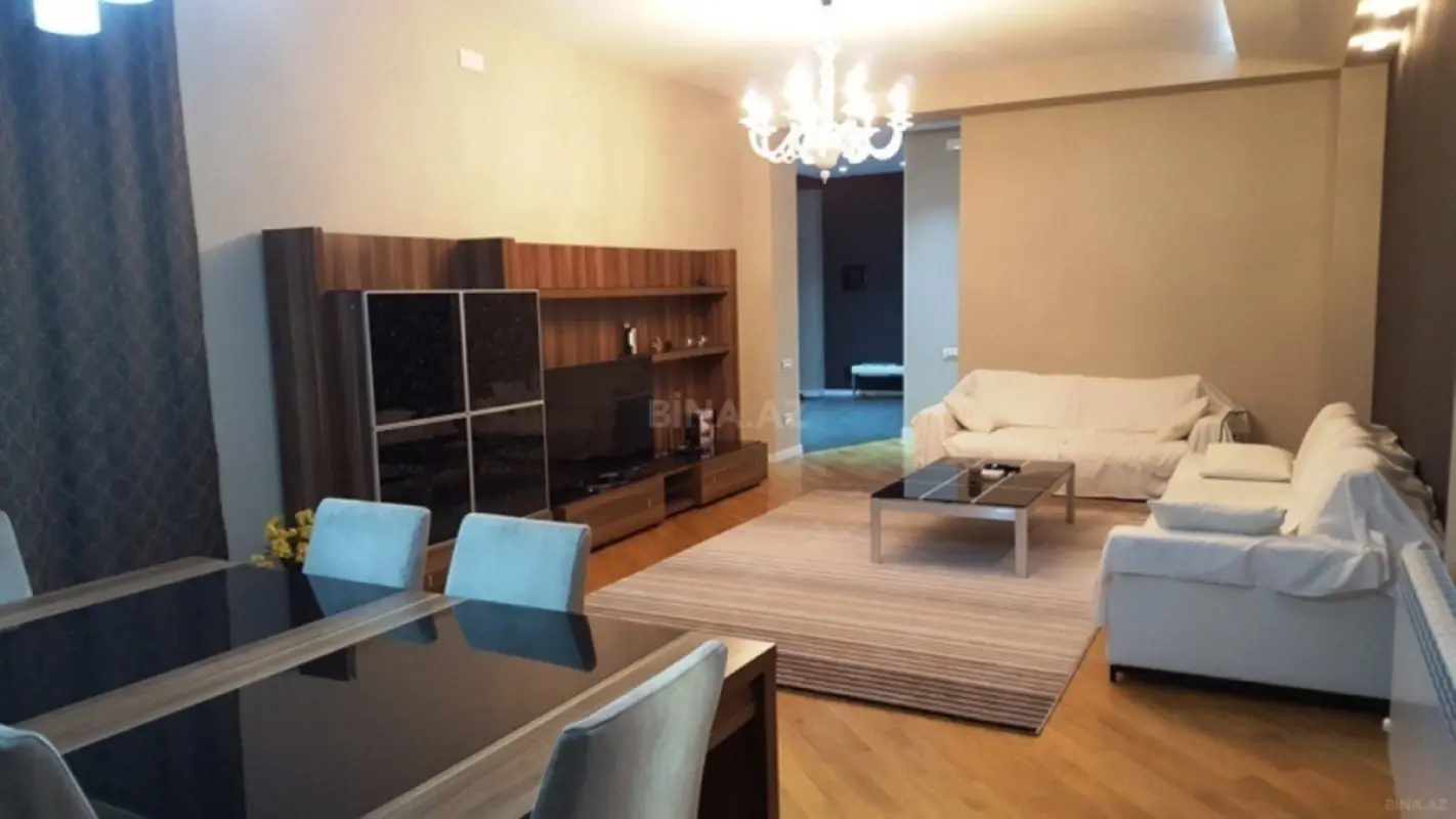 Kirayə verilir 4 otaqlı mənzil 200 m²