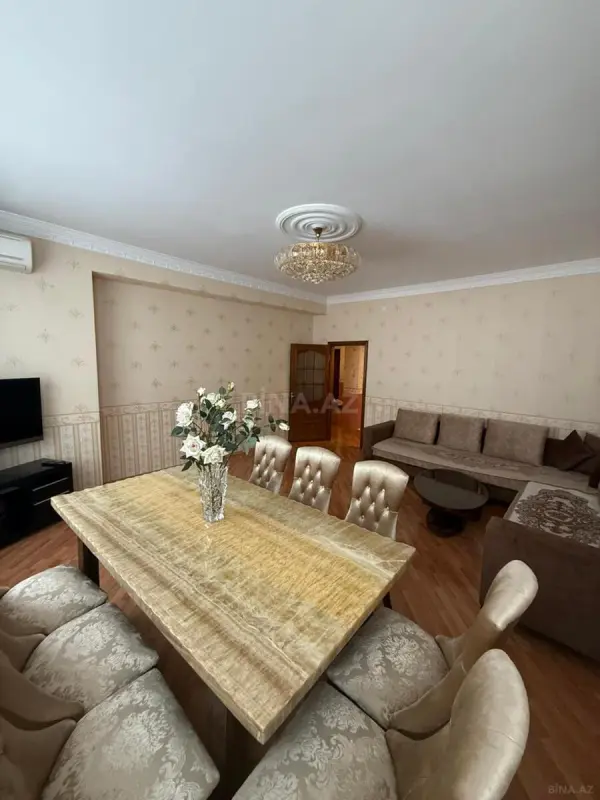 Satılır 3 otaqlı mənzil 135 m²