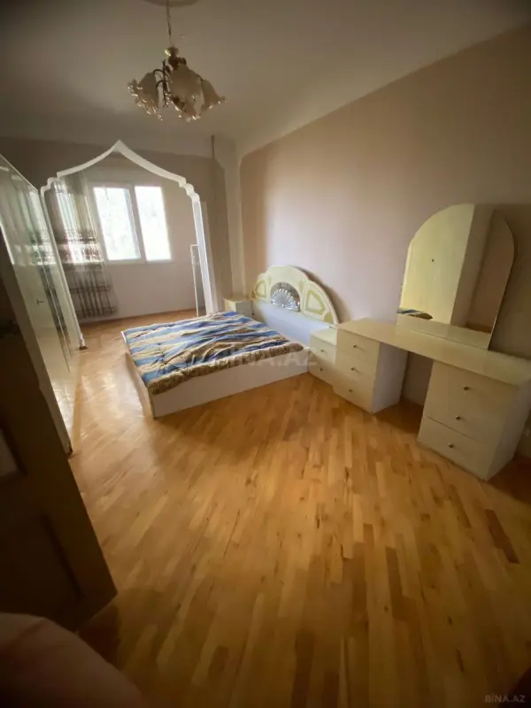 Kirayə verilir 5 otaqlı mənzil 120 m²