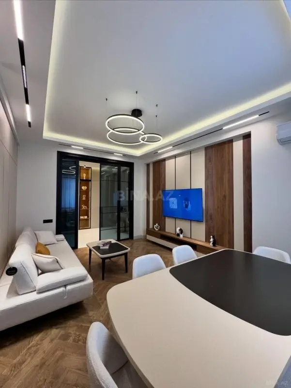 Kirayə verilir 2 otaqlı mənzil 90 m²