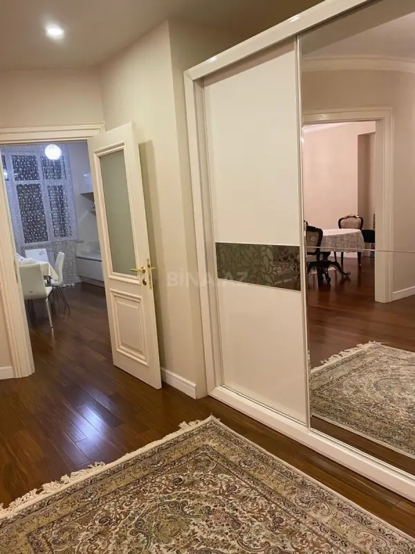 Kirayə verilir 3 otaqlı mənzil 150 m²