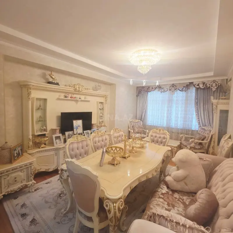 Satılır 3 otaqlı mənzil 125 m²