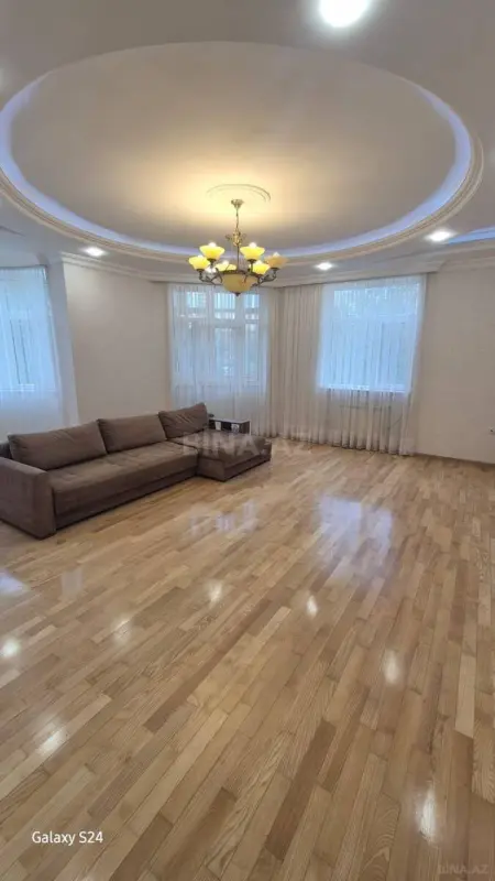 Kirayə verilir 2 otaqlı mənzil 110 m²