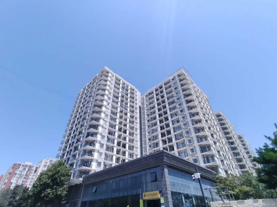 Satılır 4 otaqlı mənzil 181.2 m²